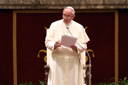 ecember 21, 2013: Pope Francis exchanges Christmas greetings &#8211; pt