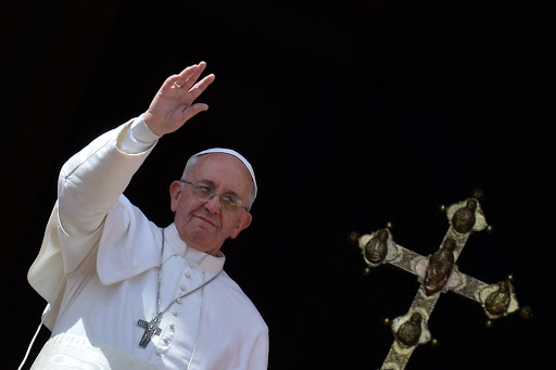 Pope Francis blesses faithful during his &#8220;Urbi et Orbi&#8221; blessing for Rome and the world &#8211; pt