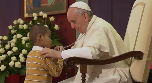 En la silla del Papa. La historia del pequeño Carlos &#8211; pt