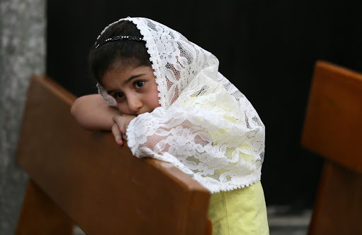 Christian child prays in Church in Iraq &#8211; pt
