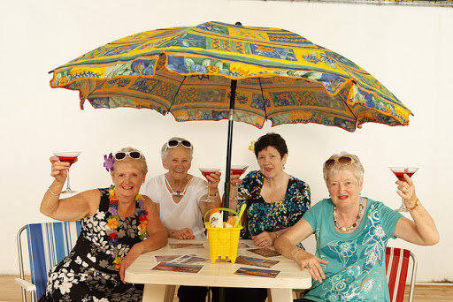 Mujeres ancianas en la playa &#8211; pt
