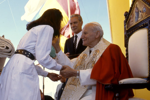 John Paul II with young people &#8211; pt