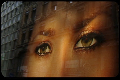 WEB-Womans-Eyes-Reflection-Tjook-CC &#8211; pt