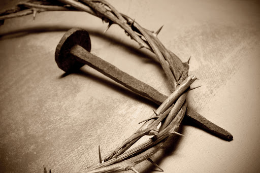 The Jesus Christ crown of thorns and nail © nito / SHUTTERSTOCK &#8211; pt