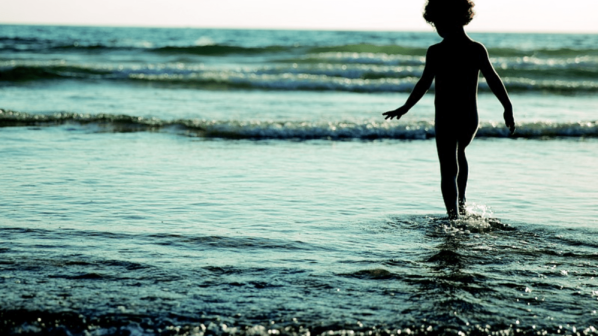 menino-praia
