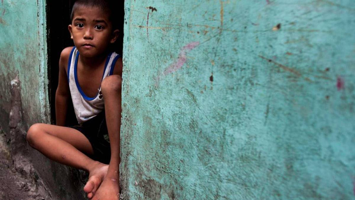 web-boy-poverty-manila-philippines-luc-forsyth-cc