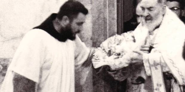 fotos-raras-do-padre-pio-o-mistico-humilde-que-recebeu-os-estigmas-de-cristo-2409