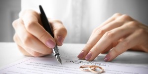 Por que a Igreja pede também o casamento civil, além do religioso?