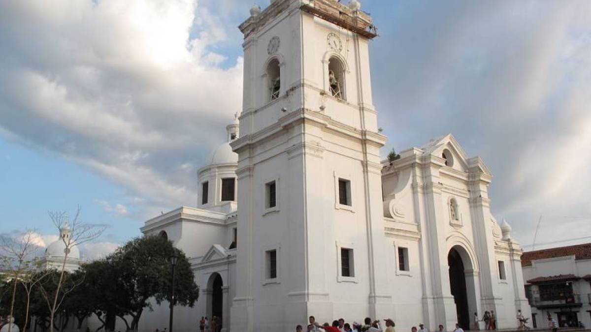 1024px-catedral-santamarta