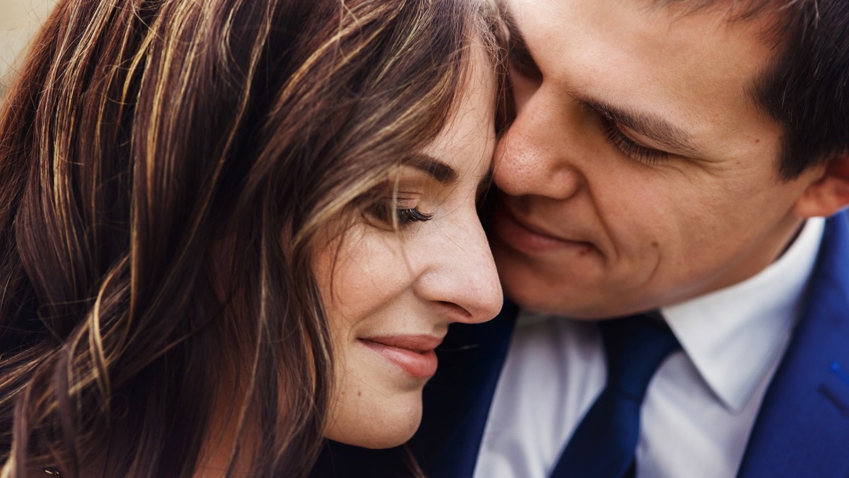 web-happy-couple-close-up-syrotkin-shutterstock_373367836
