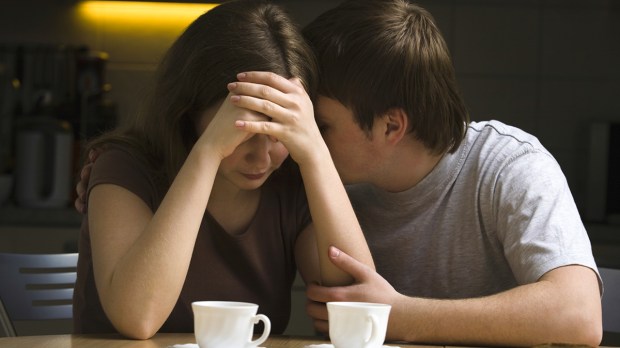 web-sad-couple-kitchen-bikeriderlondon-shutterstock_149959229