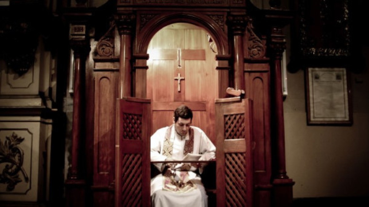 web-confession-priest-hernc3a1n-pic3b1era-cc