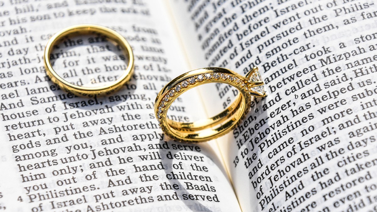 web3-rings-bible-unsplash-cc0.jpg