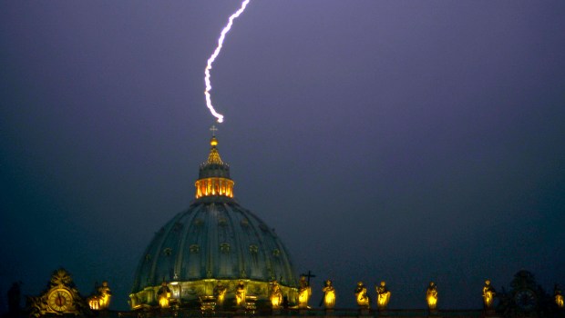 Raio sobre o Vaticano