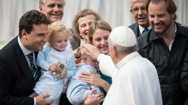 WEB &#8211; Family &#8211; Pope Francis General Audience &#8211; 2015_10_14 &#8211; © Antoine Mekary &#8211; ALETEIA DSC8832.jpg