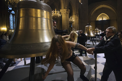 FRANCE, Paris : Activists from the women’s rights organisation Femen protest in Notre-Dame de Paris Cathedral in Paris February 12, 2013