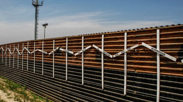 Border_Wall_at_Tijuana_and_San_Diego_Border_wikicommons