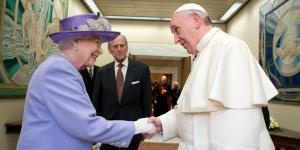 Papa felicita rainha Elizabeth II pelos 70 anos de coroação