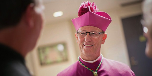 Bispo dom James Conley revela depressão e católicos o aplaudem e lhe agradecem