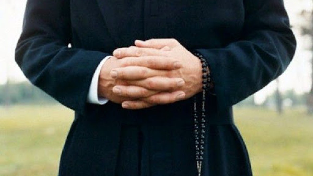 A priest – fr