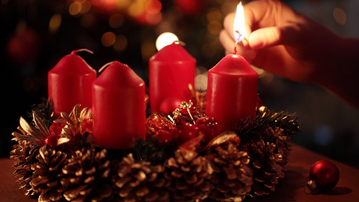 WEB CANDLE FIRST ADVENT WREATH © Magdalena Kucova CC