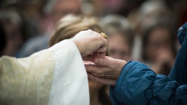web-communion-eucharist-hands-001-jeffrey-bruno