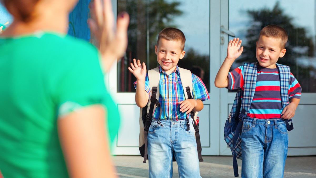 WEB MOTHER PARENT KID SCHOOL © luminaimages – Shutterstock