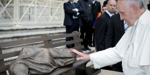 O Papa Francisco implanta o Dia Mundial dos Pobres