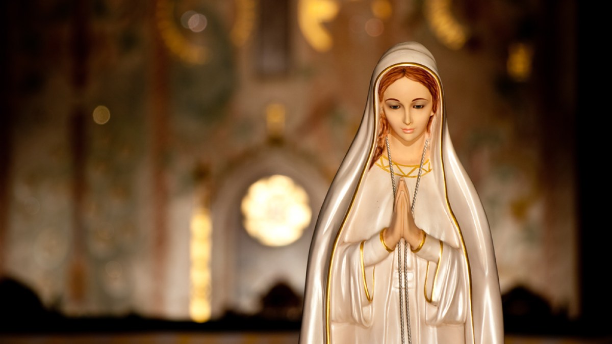 web-virgin-mary-statue-thaagoonshutterstock