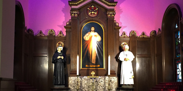 web3-divine-mercy-st-faustina-john-paul-ii-side-altar-maspetheer-wikimedia-commons