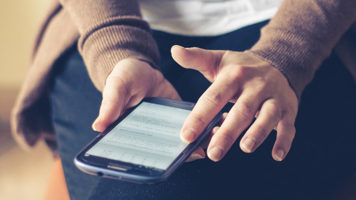 WEB3 HANDS CELL PHONE SMART PHONE WOMAN SOCIAL MEDIA Pexels