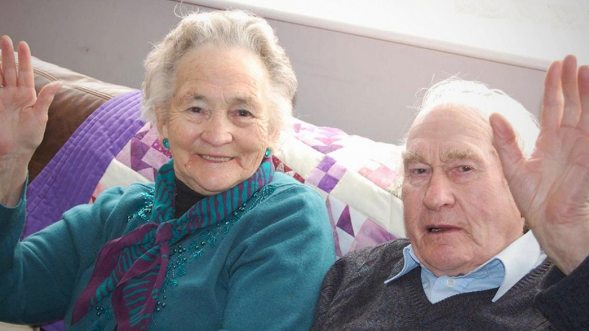 WEB3-VERA-WILF-RUSSELL-ELDER-COUPLE-LOVE-WAVE-SMILE-Facebook-Fair-Use