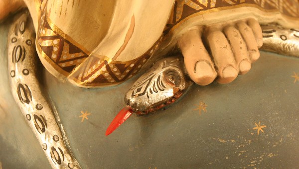 Nossa Senhora esmaga a serpente