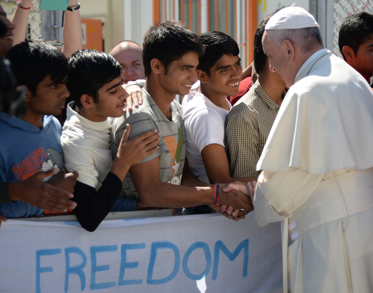 VATICAN-POPE-VISIT-LESBOS-IMMIGRATION