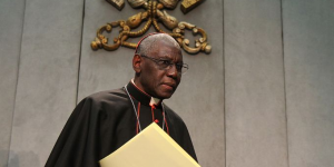 Grave advertência do Cardeal Sarah: &#8220;Risco de cisma na Igreja&#8221;