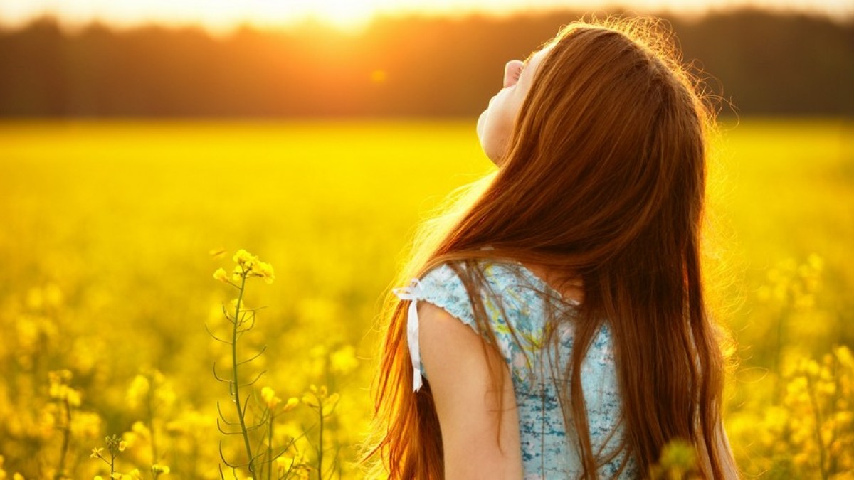 web-girl-sun-light-nature-c2a9-ibushuev-shutterstock