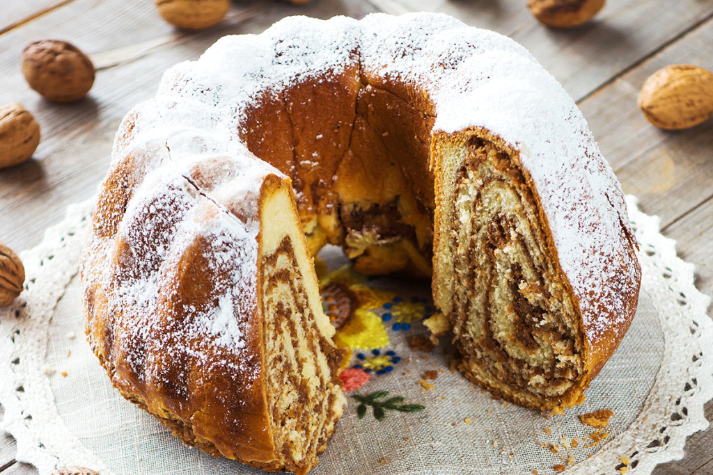 web-potica-slovenian-dessert-roll-shutterstock_402131953-by-dani-vincek-ai