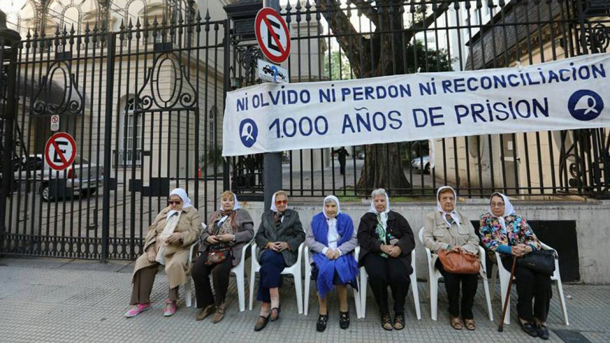 WEB3-ARGENTINA-MADRES DE PLAZA DE MAYO-Facebook Asoc Madres de Plaza de Mayo