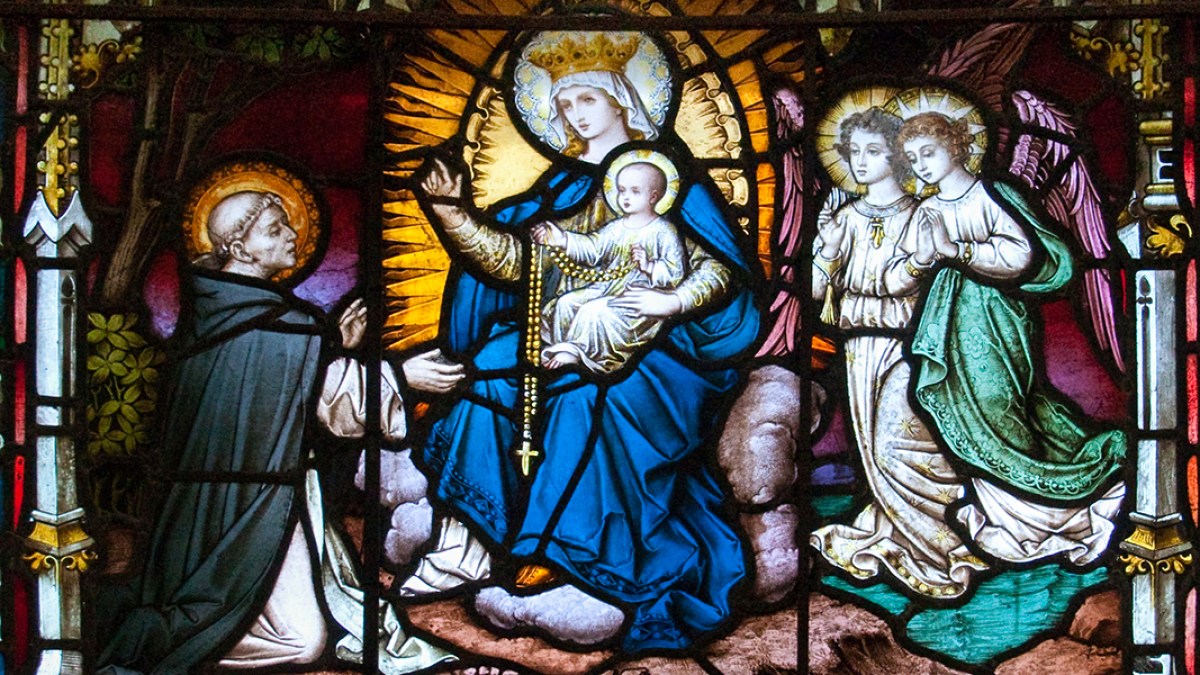 WEB3-CARLOW-CATHEDRAL-STAINED-GLASS-ST-DOMINIC-ROSARY-VIRGIN-MARY-Andreas-F-Borchert-CC-via-Wikipedia