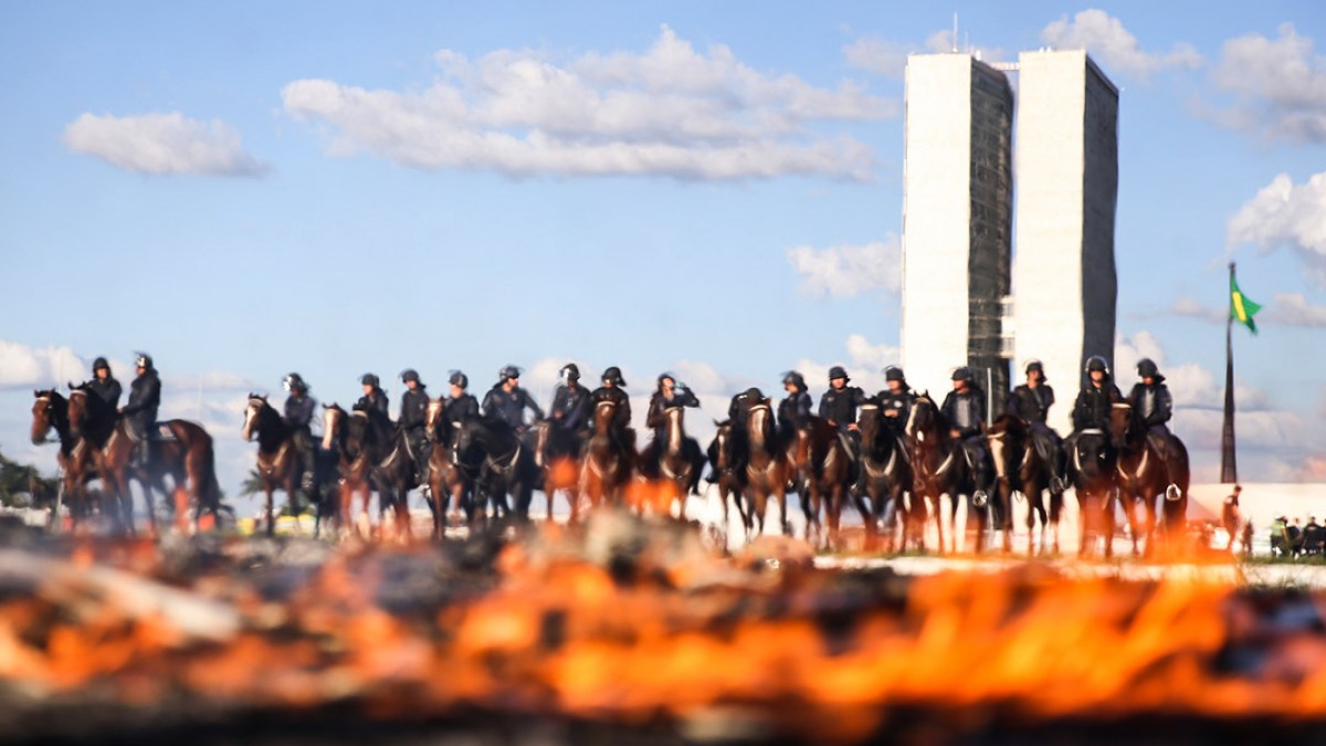 WEB3-POLICE-TEMER-BRAZIL-PROTEST-FIRE-Marcelo Camargo-Agência Brasil-CC