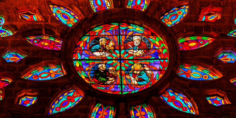 WEB3-STAINED GLASS-CATHEDRAL-SPAIN-SEVILLA-shutterstock_146433902-Bill Perry-AI