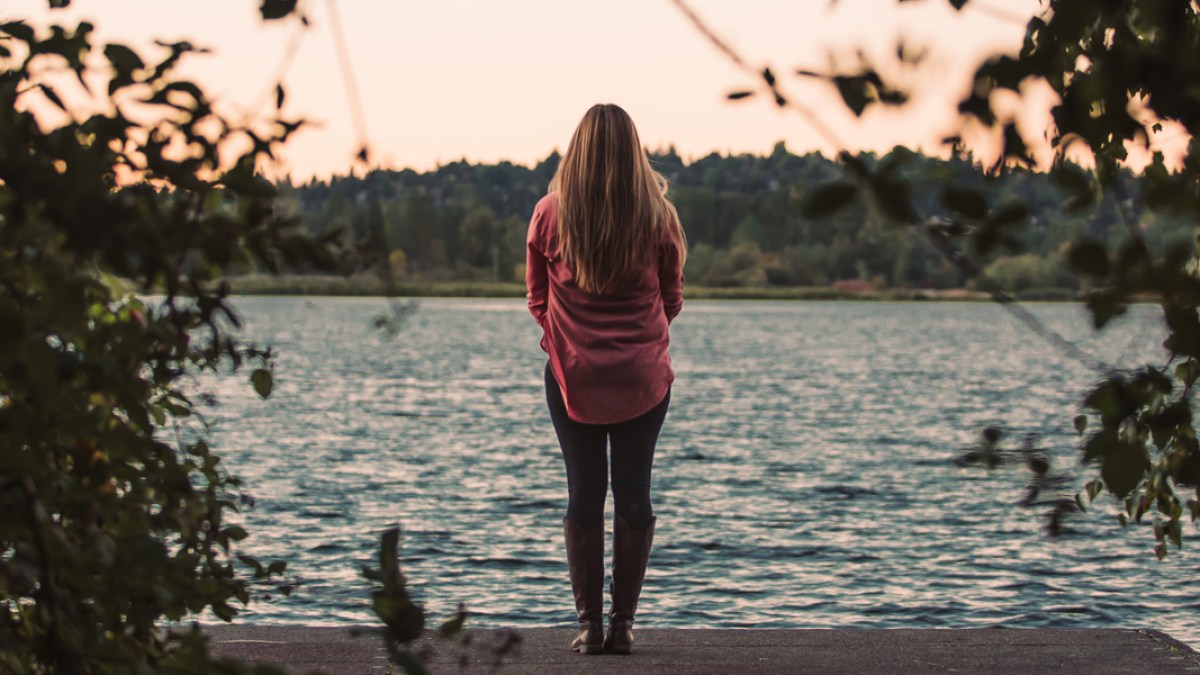 web3-woman-alone-lake-water-pexels-cc0