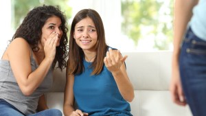 WEB3-WOMEN-CRITICIZING-BULLYING-Shutterstock_323662820-By Antonio Guillem-AI