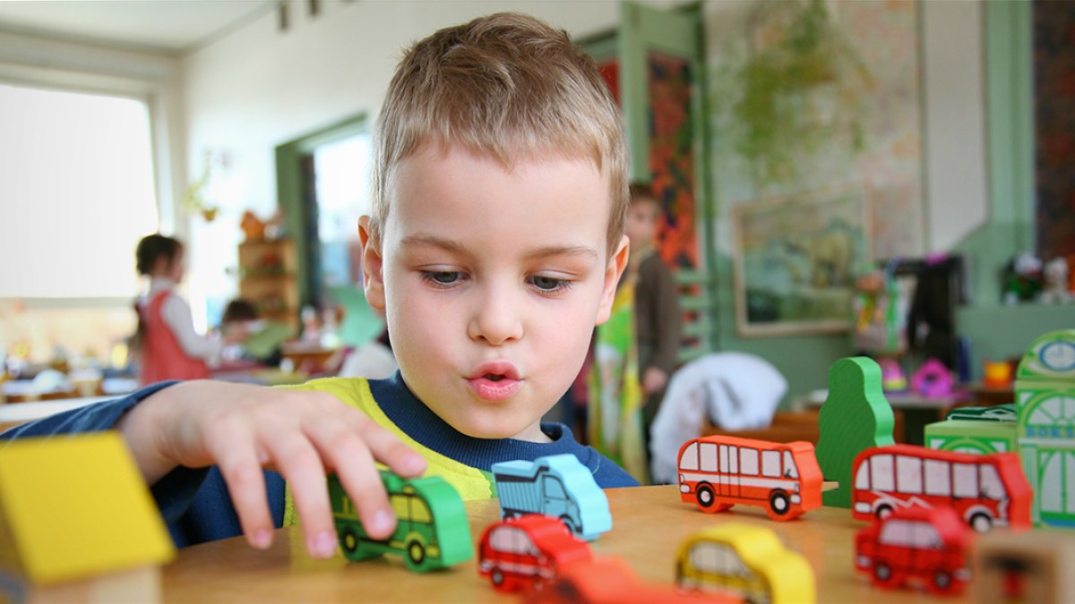 WEB3-CHILD-CHILDREN-PLAY-SCHOOL-KINDERGARTEN-CARS-TOYS-Flickr-CC