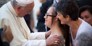 Intenção de oração: Papa Francisco reza pelas pessoas com deficiência
