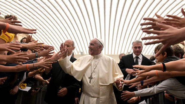 web3-photo-of-the-day-pope-francis-youth-paul-vi-hall-roof-000_p701e-osservatore-romano-via-afp