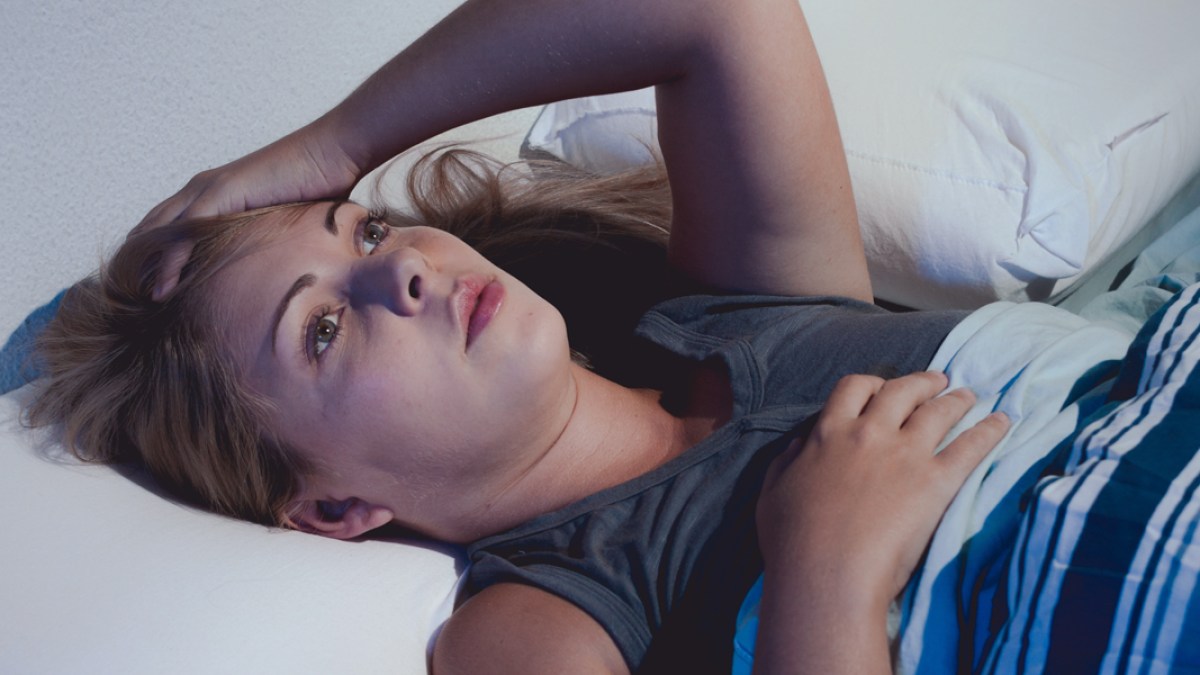 WEB3 WOMAN BED INSOMNIA SLEEP AWAKE Shutterstock