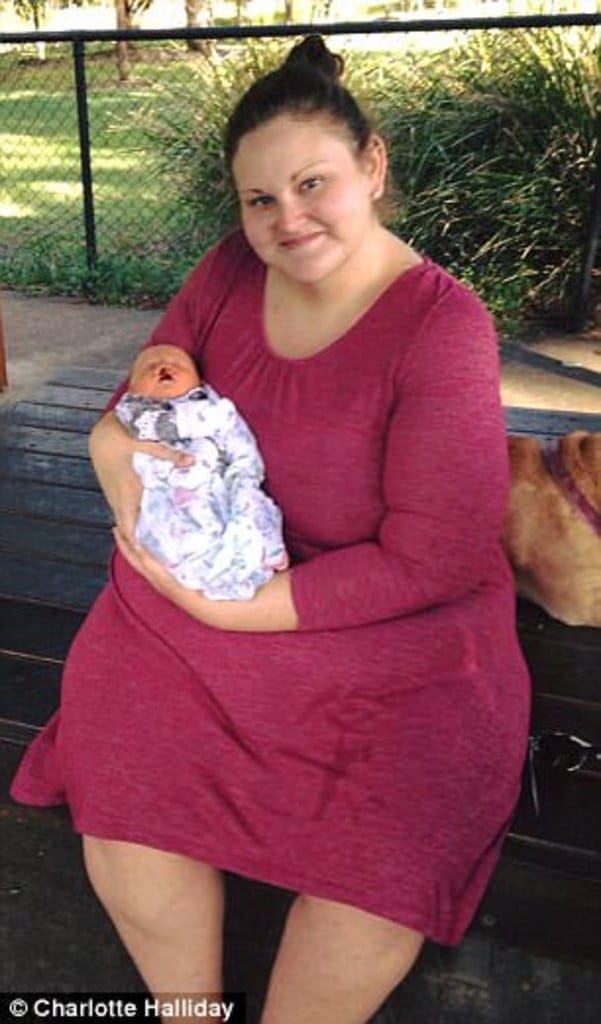 Charlotte Halliday e seu bebê Charlie