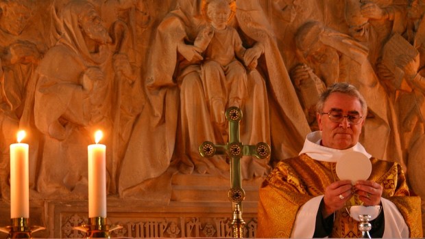 Cruz no altar