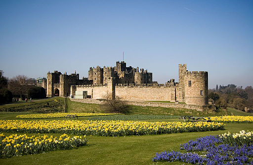 WEB ALNWICK CASTLE NORTHUMBERLAND Phil Thomas CC